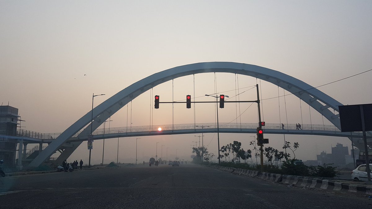 HumsafarNgo's tweet photo. @rjginnie Not exactly what you asked for..sunrise with birds...but closely...sunrise with a bridge..but truly "a picturesque morning" #SpreadingSmiles #TheDivineLight #LiveForSomeone @mathsharad https://t.co/TnMlkPPFk0