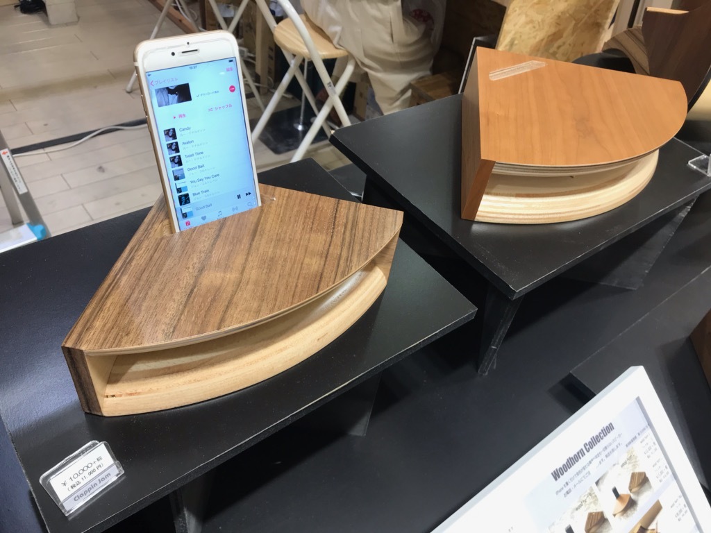 seibu_okazaki's tweet photo. iPhoneを置くだけで音色が変わる?!!
インテリアにもなるおしゃれなデザインで大人気✨
電源も設定も一切要らないスピーカーです。11,000円~
1階「HACO クリエイティブスペース」にて12/16まで販売中!
#クリスマスギフト #スピーカー #ClappinJam
https://t.co/fvZ660xsET https://t.co/Lj8HfA578h