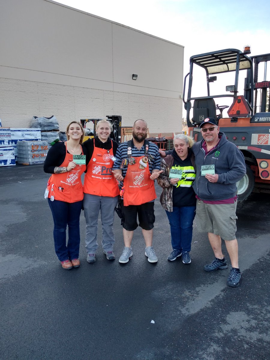 DennisLarsen9's tweet photo. Handed out some recognition to my outstanding Pro desk associates for their help in D21/22 everyday #pro4thewin #rockstarteam #dowork @BlankenshipSB @blkubes @KeyeMcginty @LambKimberlee @PJMiller16 @MindyMead5 @BradFrach @Str8LineNooky @pnwmarky @cassidy35395050 @beltran4anthony https://t.co/7PqrfV4VKF