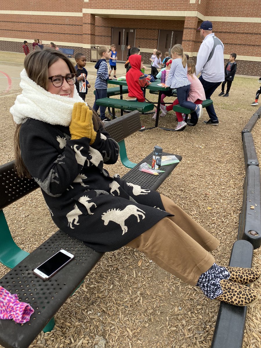 Bundled up teachers 🤣 ... tomorrow will be even colder. 🤣😬❄️ #wilmeth #kinder ❤️❄️❤️😬