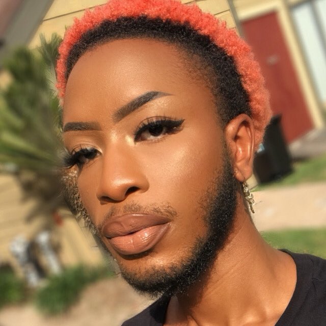 itskareemmaliek's tweet photo. This just might be my new go to work glam 👀 skin be making several points sis ✨ https://t.co/Lheun9Jxe6