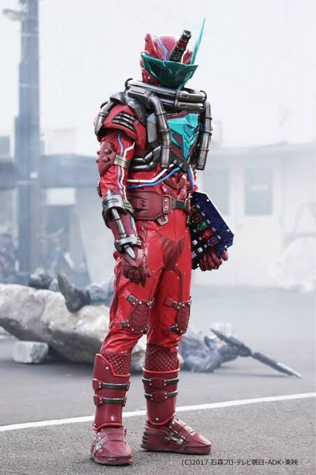 仮面ライダー01 19年12月8日放送回 に登場した 仮面ライダー雷 の正体 スーツ は あのスーツの改造だった 2ページ目 Togetter