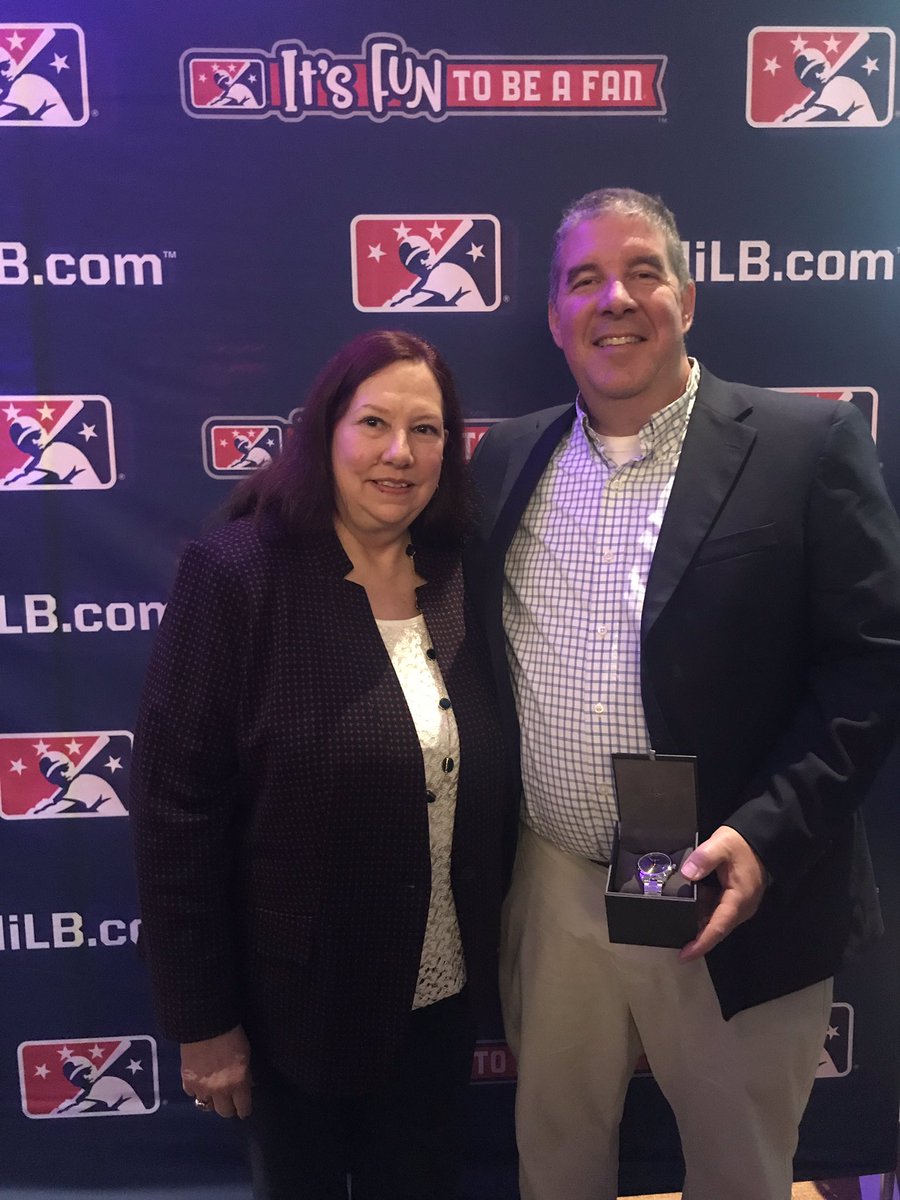 Congratulations to #ChattLookouts President Rich Mozingo for receiving his #SLeagueBaseball Executive of the Year award at the 2019 Baseball Winter Meetings! Pictured with Southern League President Lori Webb. #WinterMeetings
