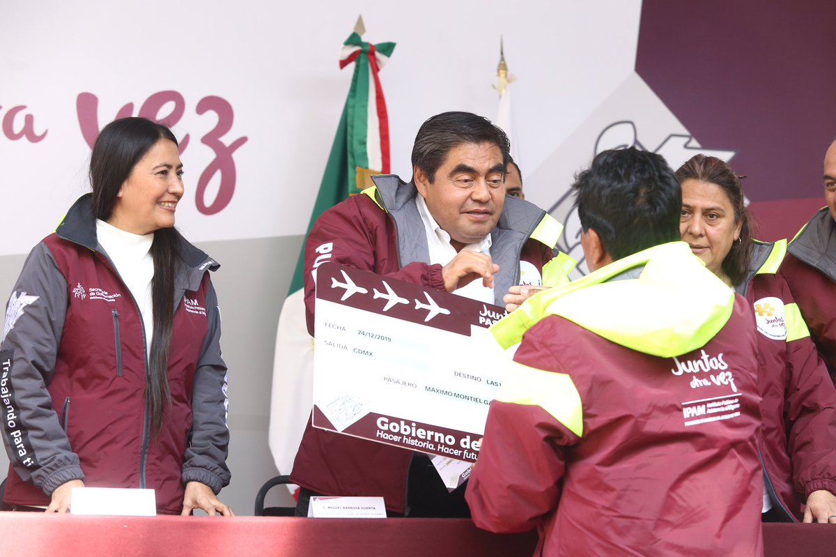 MariLoliPellon's tweet photo. Los gobernantes de todos los niveles deben de trabajar para volver a hacer de México un lugar donde la sociedad encuentre su presente y futuro para evitar que busquen su progreso en otro país, así lo da a conocer el gob @MBarbosaMX al poner en marcha "Juntos Otra Vez". https://t.co/28gCJN0URq