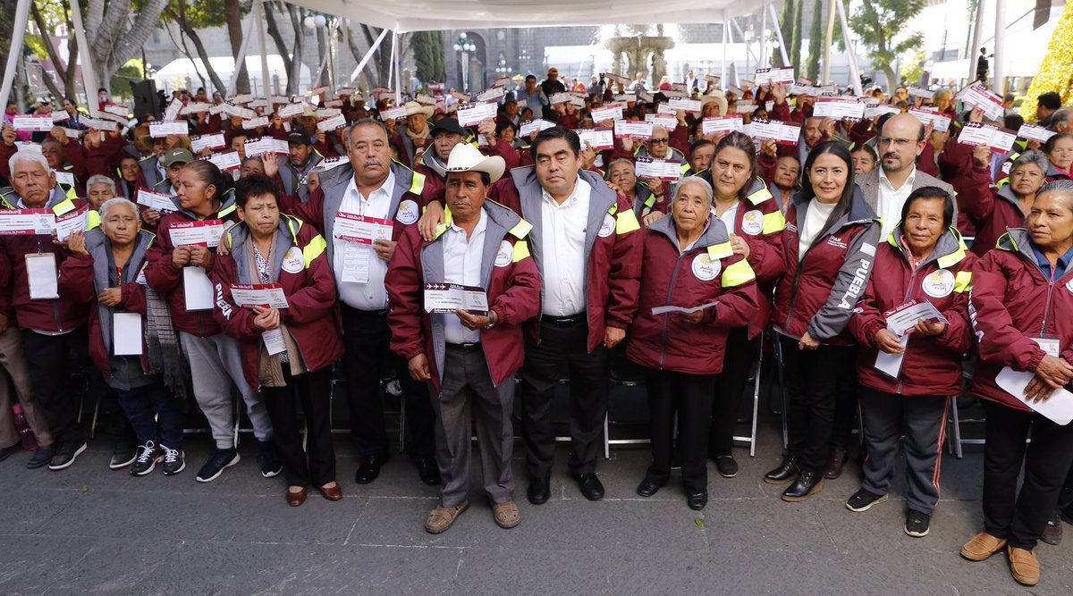 MariLoliPellon's tweet photo. Los gobernantes de todos los niveles deben de trabajar para volver a hacer de México un lugar donde la sociedad encuentre su presente y futuro para evitar que busquen su progreso en otro país, así lo da a conocer el gob @MBarbosaMX al poner en marcha "Juntos Otra Vez". https://t.co/28gCJN0URq