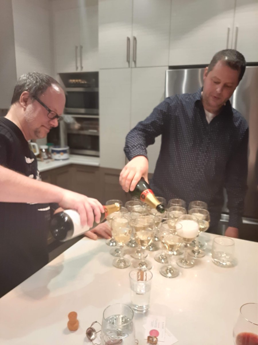 creacodeqc's tweet photo. Superbe fin de semaine de chalet qui se termine entre collègues. Toujours aussi plaisant de se rassembler tous ensemble pour célébrer une autre excellente année qui s'achève bientôt ! https://t.co/fjlOp85Qzq