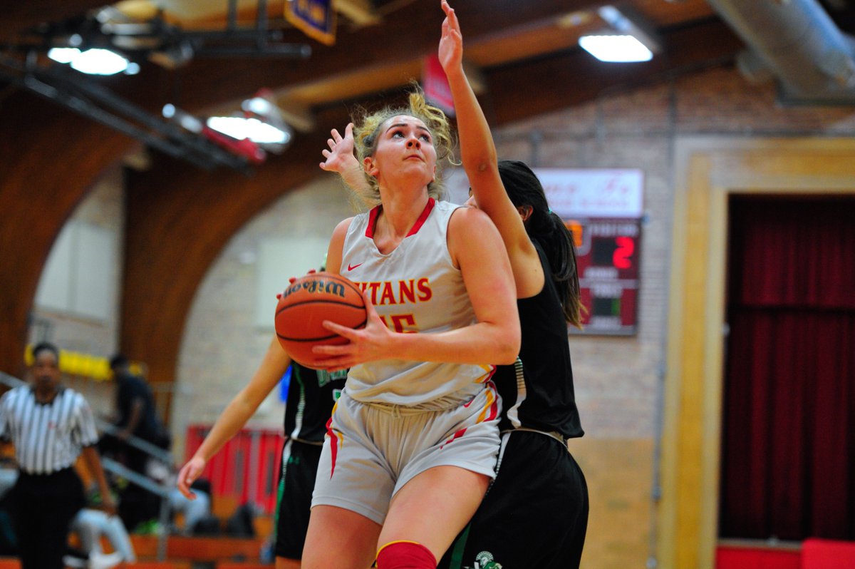 GaryMiddendorf's tweet photo. Tinley Park holds off a late surge by Oak Lawn to win 48-44. Titans' Autumn Jones the game high 19 pts. https://t.co/xc8JA3WxOv