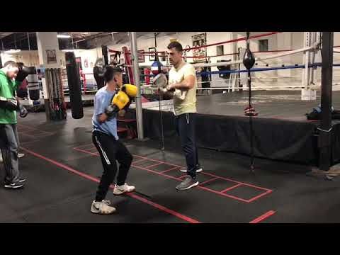 pragmaticmom's tweet image. {Video} What is it like to train with an Olympic Boxing Coach? Tai Training with Marc Gargaro. Nov 13, 2019 bit.ly/350Zw2W via @pragmaticmom @NonantumBoxing #NationalTeamCoach #boxing #boxingtrainer #boxingtraining