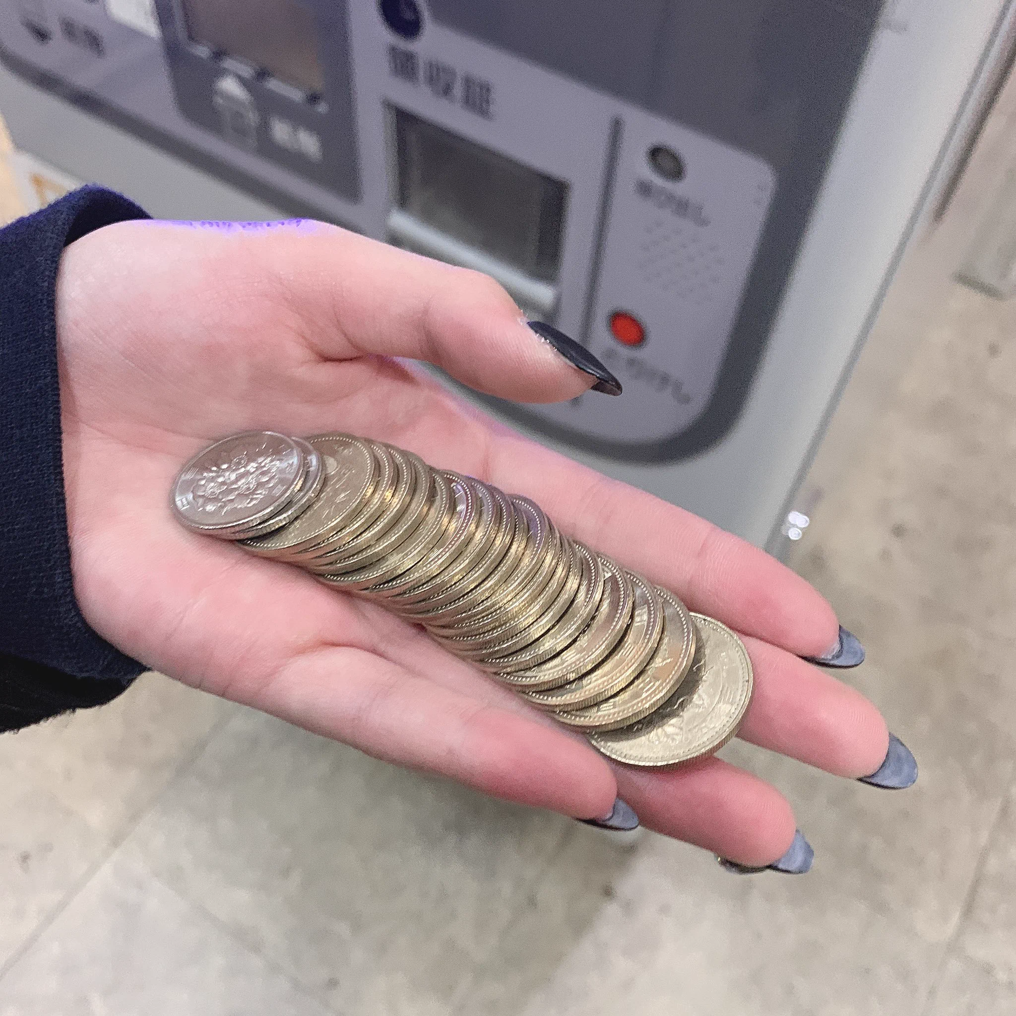 【悲報】駐車場のおつり9200円分、全部小銭で返ってくる