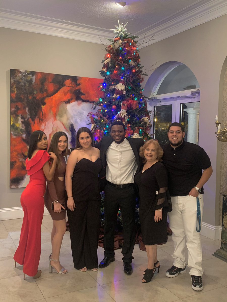 Carmensaldana31's tweet photo. Having a great time last night with the best team ..! Christmas party π#store0277 @251Home @carlitizo @JaimeTolsa @CalvinMobley4 https://t.co/RoB1n2VSgE