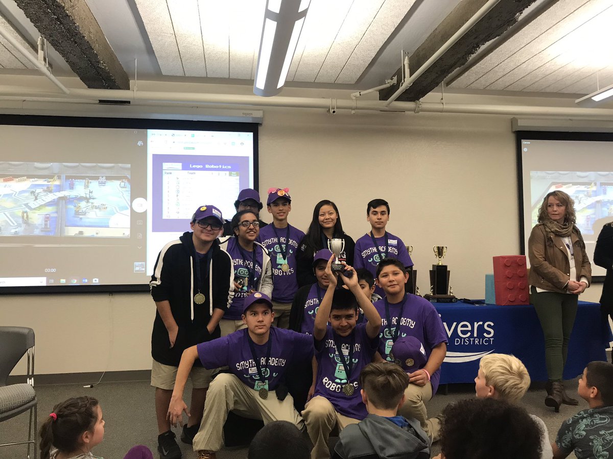 Miguel_Advisor's tweet photo. What a great way to kick off Computer Science Education Week @TwinRiversUSD with #HourofCode2019 @SmytheAcademyMS https://t.co/nOmh7OLU3t