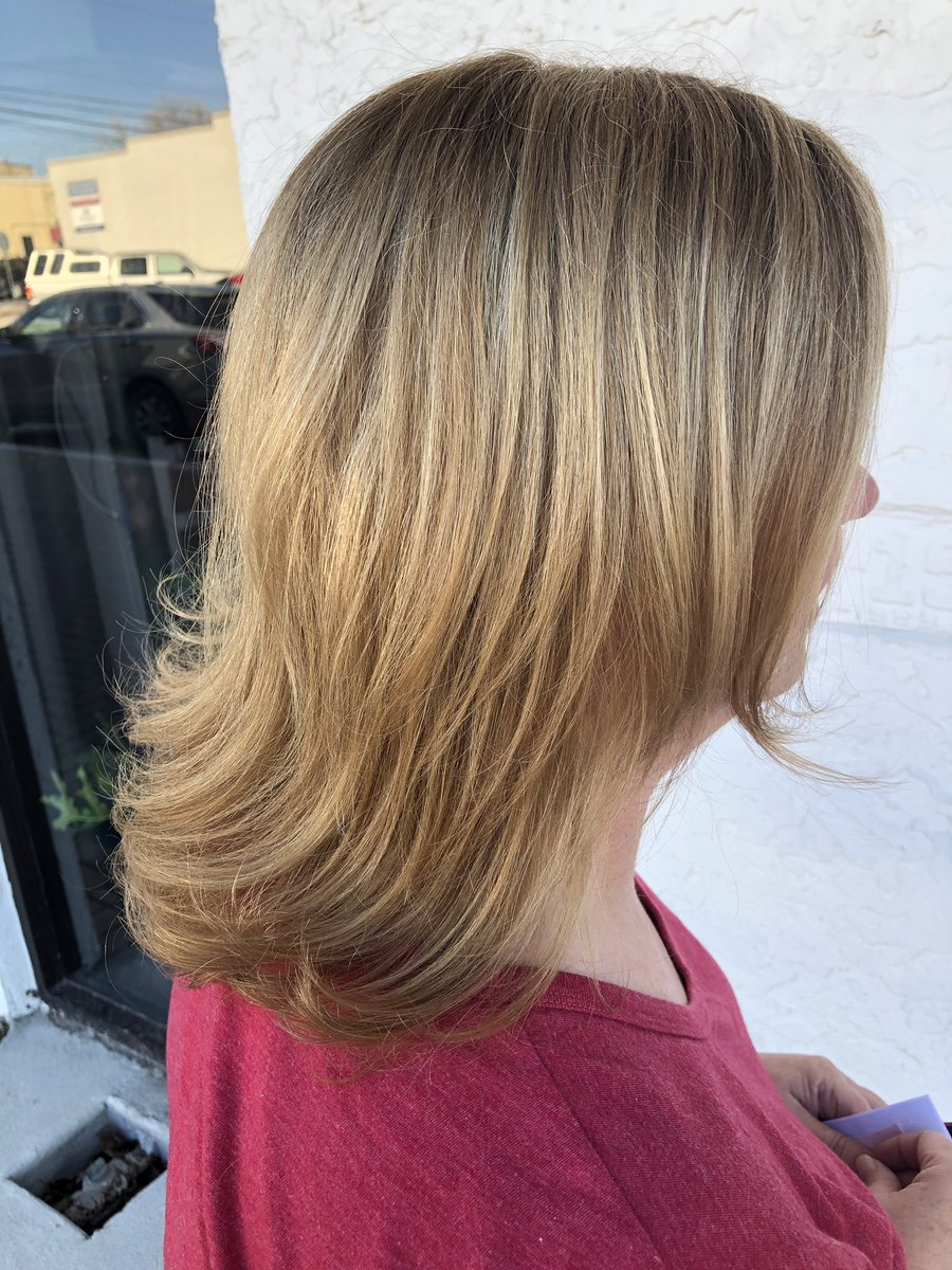 joyfullypiper's tweet photo. Subtle highlight, haircut, and blowout❤️
Check out this before and after!! https://t.co/KJLTFZt3dz
