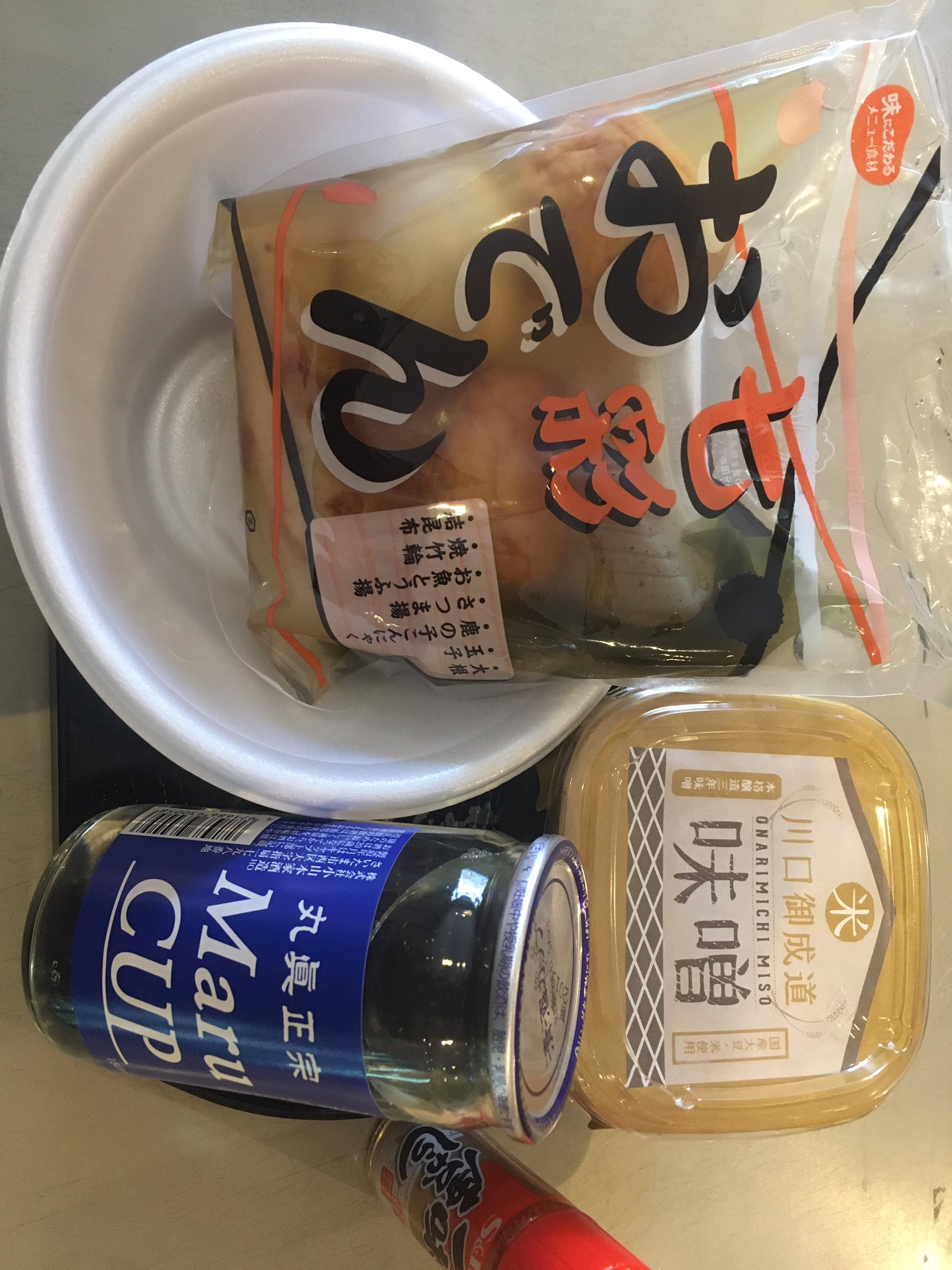 角打ち 新井商店 西川口新井商店で 半べろ を始めました 日本酒ワンカップとおでんのセットで税込500円です 丸眞正宗と おでんの組み合わせは隣町のオマージュです オリジナルで川口の味噌を付けました 最後におでんの出汁と混ぜて味噌汁に出来ます