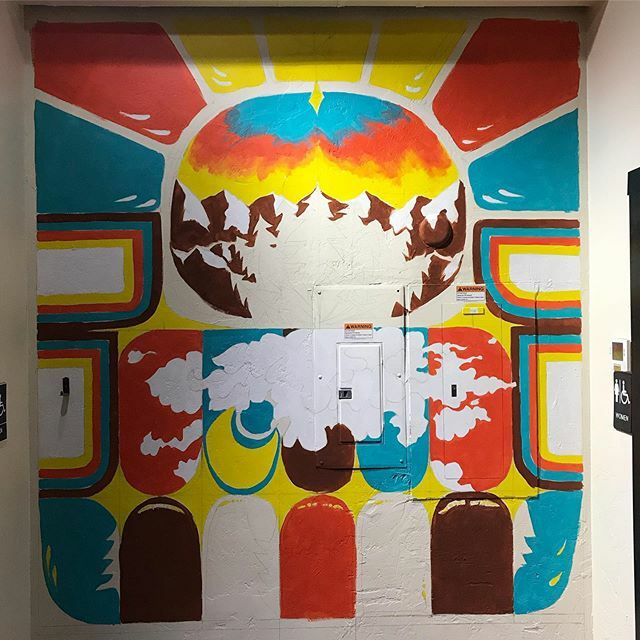 sacredhardware's tweet photo. End of day one @highsidebrewing ✨✨♥️
.
.
.
.
#kellierogersart #mural #highsidebrewing #coloradoart #wallart #art #instagramart #denverart #retro #mountains #holidays #muralart #painting #breweryart #brewery #colorado #sacredhardware #wirewraps #crystals https://t.co/jp1VdOaFbZ