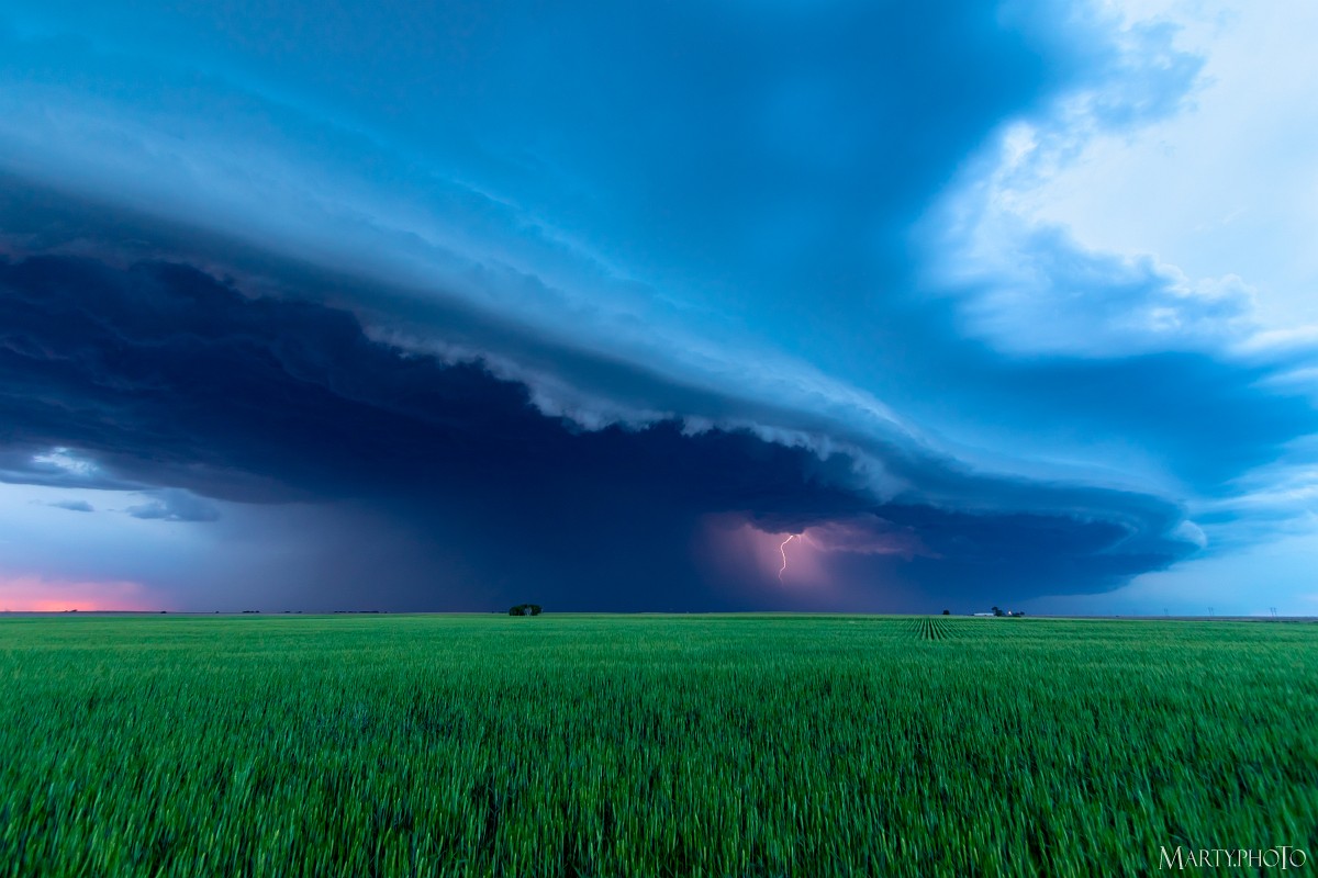 FINALLY got around to processing more pics from a 2018 USA storm trip. This enjoyable day ended with a petroleum explosion at an oil facility in Kansas caused by a #lightning strike! marty.photo/severeweather/…