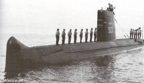 On this day, the 9th December 1971, Pakistan Navy’s Daphné-class submarine #PNSHangor under the valiant command of Commander Ahmed Tasnim, sank Indian Navy’s anti-submarine frigate, INS Khukri, with a torpedo, becoming the first submarine with a recorded kill after World War II.