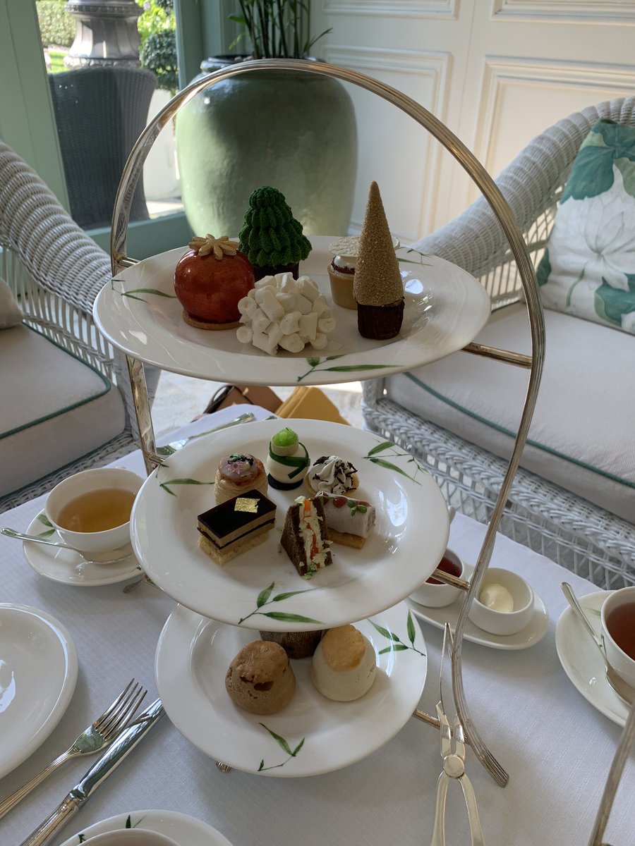 LWWren's tweet image. The table is set for a festive afternoon tea treat @MO_BANGKOK #littlewanderingwren