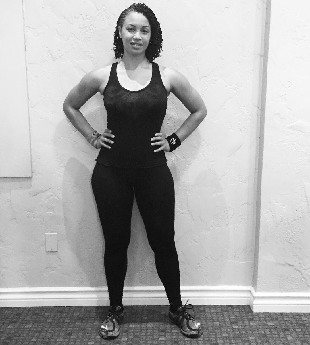 MsWrightSays's tweet photo. Working on getting back in shape &amp; back to my fighting weight like I was in these pics a few years ago thanks to my trainer &amp; hair stylist lol @ReginaHWilliams. Gonna explore taking #martialarts in the New Year. Any recommendations? #40yearsofgoodfortune #33daysto41 #exercise https://t.co/VounqoZsKJ