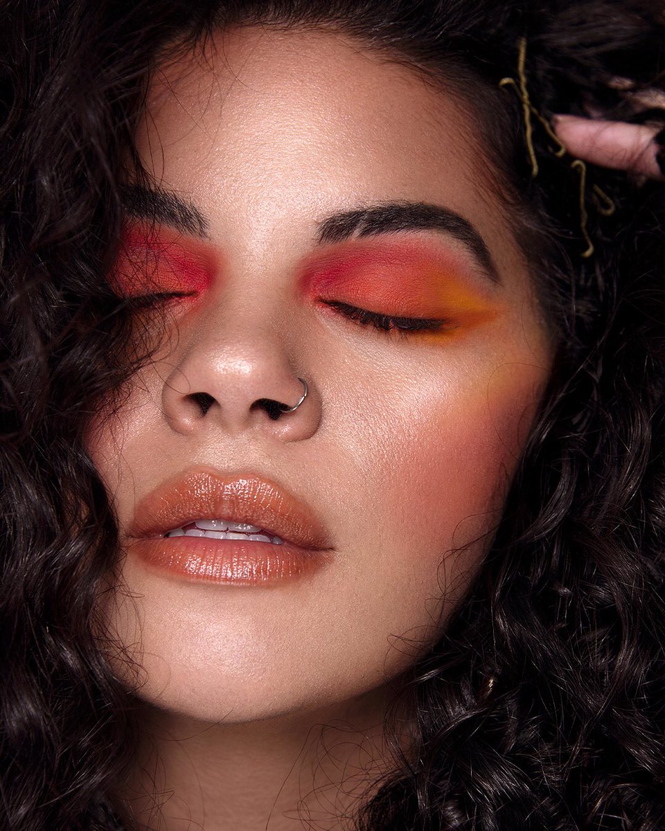 belinda_loeppky's tweet photo. Tropical vibes 🏝 MU and Photo by me 💁‍♀️ using the Vol. 1 @norvina1 x @ABHcosmetics Palette used it on the eyes and cheeks! #ABH #NORVINACollection #Norvina https://t.co/O3fA9wks67