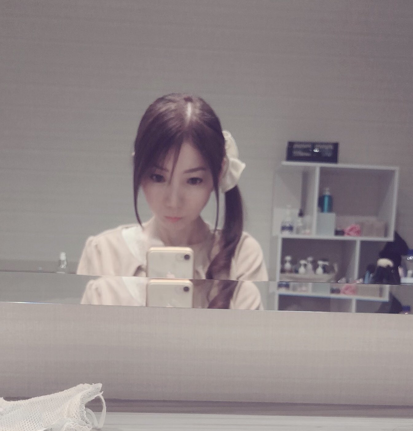 原田ひとみ 行きつけの美容院で鏡越し に撮った写真を発見 なぜ真顔なのか 笑 個室なので 基本お仕事とかしてたりします ネイルとかも出来ないし あんまりオシャレ出来なくて写真あげるのも少なくなってたけど またたまに写真アップも頑張ろうと思っ 原田ひとみ 行きつけの美容院で鏡越し に撮った写真を発見 なぜ真顔なのか 笑 個室なので 基本お仕事とかしてたりします ネイルとかも出来ないし あんまりオシャレ出来なくて写真あげるのも少なくなってたけど またたまに写真アップも頑張ろうと思っ