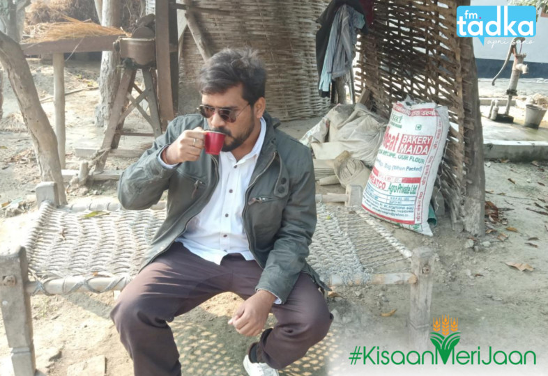 fm_tadka's tweet photo. #KisaanMeriJaan season-2 
This is how @tadkarjraunak started his 2nd day at the farm in #Muzaffarpur 
#KMJ #Day2 #FMTadka #ApniSuno https://t.co/twWYlneX9o