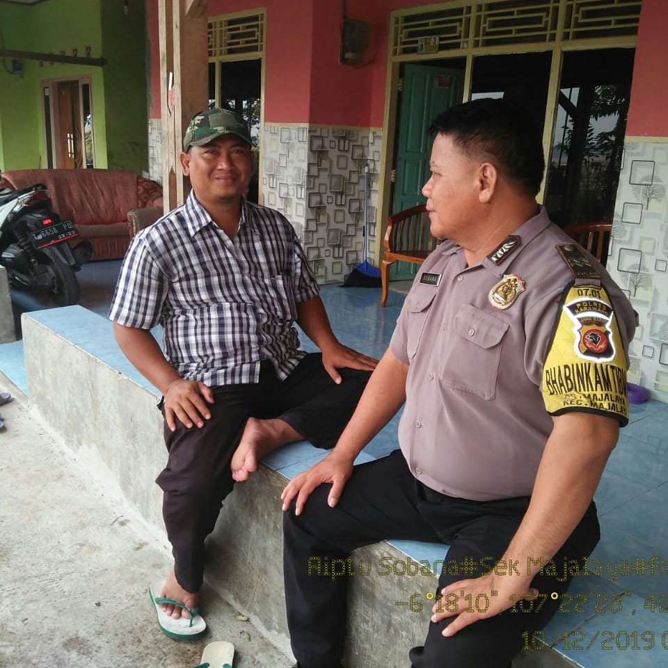 Bhabhinkamtibmas  Desa Majalaya sambang/silatuhrahmi warga Desa Majalaya Aiptu Sobana sudah di bilang rutinitas dalam menciptakan kamtibmas dan memberikan himbauan kamtibmas tentang Radikalisme dan berita Hoaxs agar lebih hati2 dalam menyikapi jangan mudah percaya
#humasreskrw