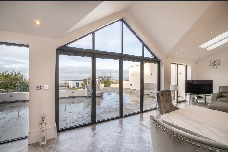 HindleyCLtd's tweet photo. Works now complete on our bespoke specialist adaptation project based on the coast of New Brighton Beach. These works incorporated a rear single story &amp; side extension, complete landscaping works and a lift to suit the clients needs. 🎅🏻🤶🏻 #Architecture #Building #Construction https://t.co/AekoZrideB