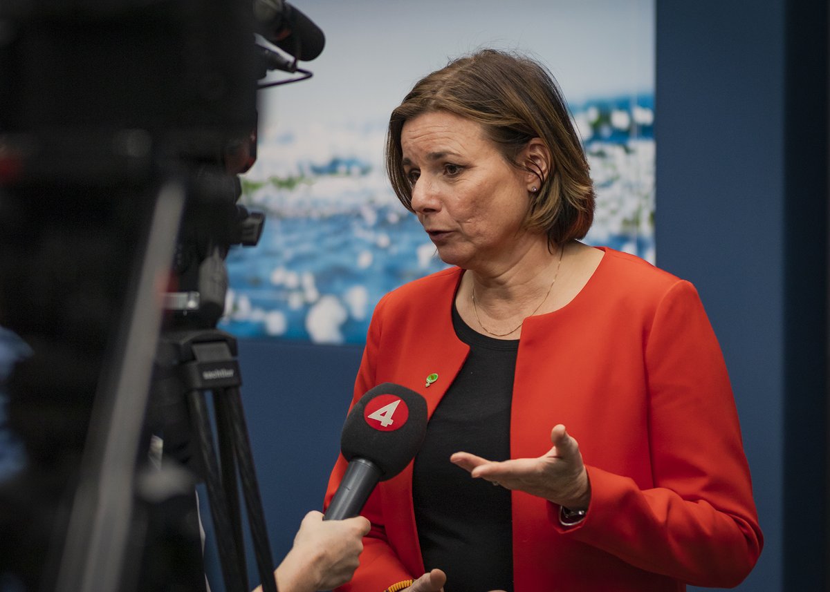 Miljodep's tweet photo. For the first time, the 🇸🇪 Government is presenting a climate policy action plan to the Riksdag. The government bill takes a holistic approach to how emissions will be reduced throughout 🇸🇪 society. 

Press release: https://t.co/jFIKJ2iTzi https://t.co/cLkShh59dM
