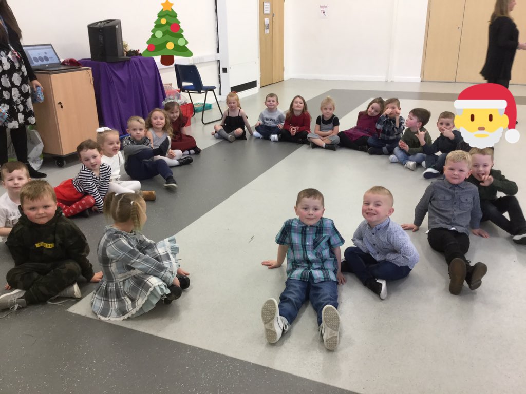 MissMaxfieldREM's tweet photo. Great Christmas Party this afternoon. The children have had lots of fun. 🎅🏻🎄⛄️❄️@nsprimary https://t.co/tbmO3aCtLo