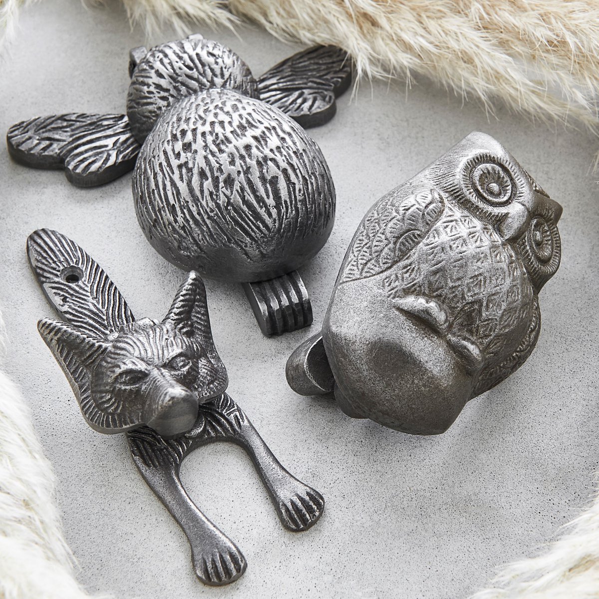 graceandglory's tweet photo. Choose our Fox, Owl or Bumble Bee Door knocker for maximum kerb appeal. And you won’t disappoint the neighbours!Made in the UK with an antique black finish. Simply gorgeous! #hardware #doorhardware #doorknockers https://t.co/WMp5gQeNMS https://t.co/GuRLLkDTVo