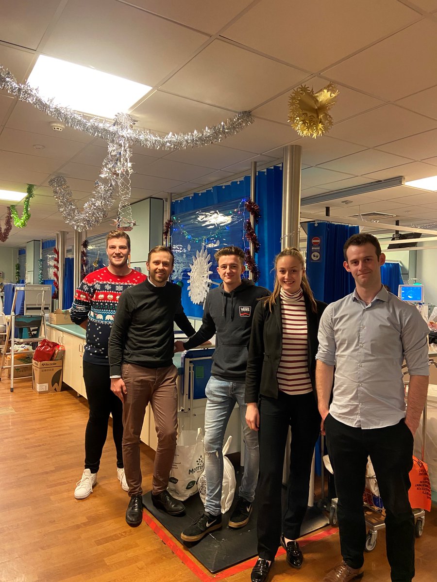 MBDA_UK's tweet photo. We had the pleasure of decorating the Dialysis ward at Lister Hospital  #Stevenage and handing out chocolates to all the patients &amp; staff as part of our employee led #Charity Challenge initiative! @enherts #Christmas https://t.co/ZMvsYxjViH