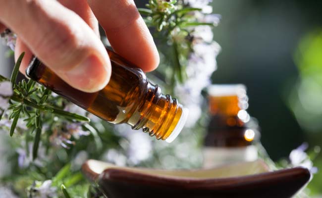 DawnStudy1's tweet image. Learn more about the most commonly used essential oils for snoring and whether or not they can actually help. How to use them and where to start!
dawnstudy.com/essential-oils…
#snoring #essentialoils #thyme #eucalyptus #snoringsolution #sleepapnea #