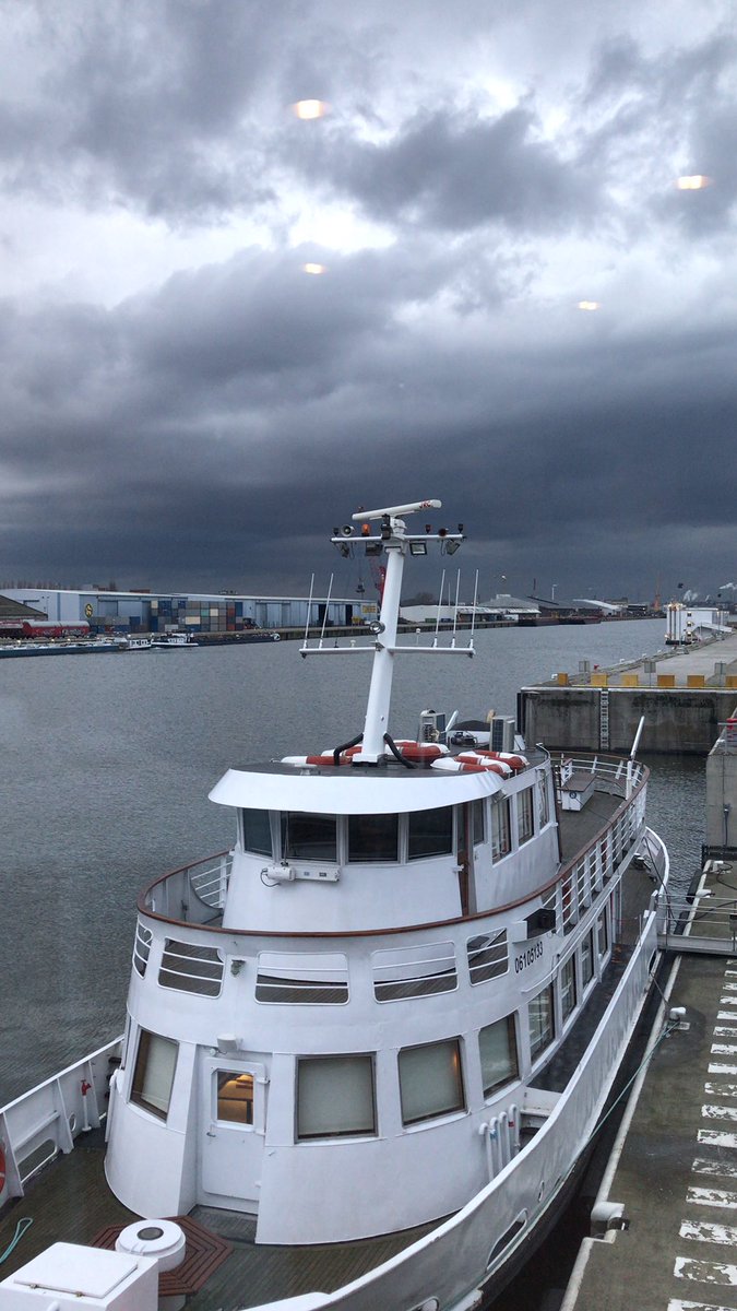 K voel de bui al hangen!! #onweeropkomst #northseaport