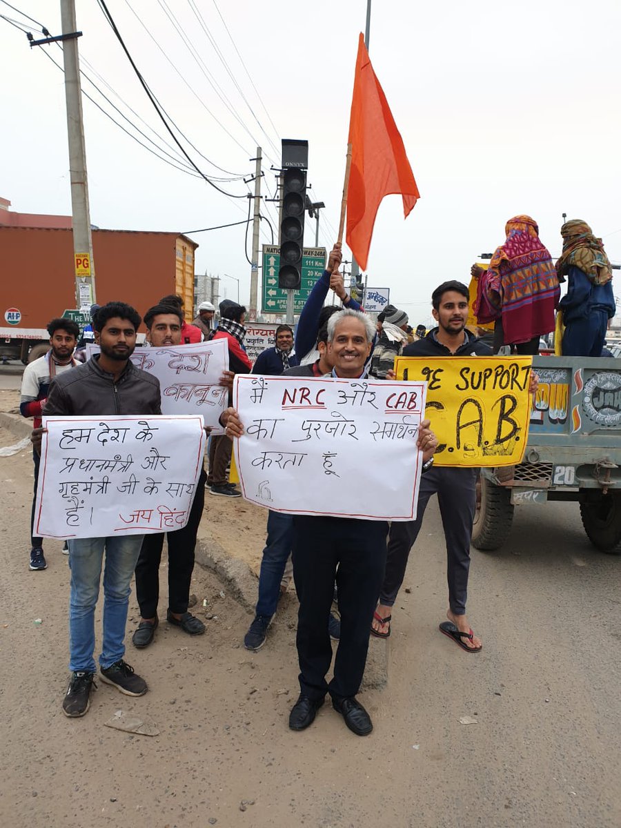 VinodkrJangid82's tweet photo. पूरे देश के घरों से,ढाणियो से,गांवो से,कस्बों से,नगरोंसे,महानगरों से
CAB के 100 फीसदी समर्थन मे जनता-जनार्दन का सैलाब निकलना शुरू हो गया है @narendramodi ji @AmitShah ji
आप Firmly आगे कदम बढाइये,
सारे देशप्रेमी चट्टानकी तरह आपके साथ है
नगरके मित्रोंके साथ मुख्य Traffic circle पर https://t.co/QTUqEB6C0u
