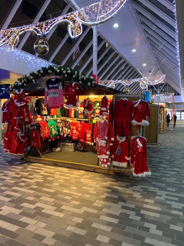 weare_woking's tweet photo. Experience the Wonder of Woking Christmas Market 🎄 
Situated at @WokingShopping, the Christmas Market is free and accessible to all. Enjoy over 15 festive chalets right up until 6pm on Christmas Eve ❄️ 🎅  For more information 👉  https://t.co/ZqaEWnMAdW #WeAreWoking https://t.co/KlwFuL17Yn