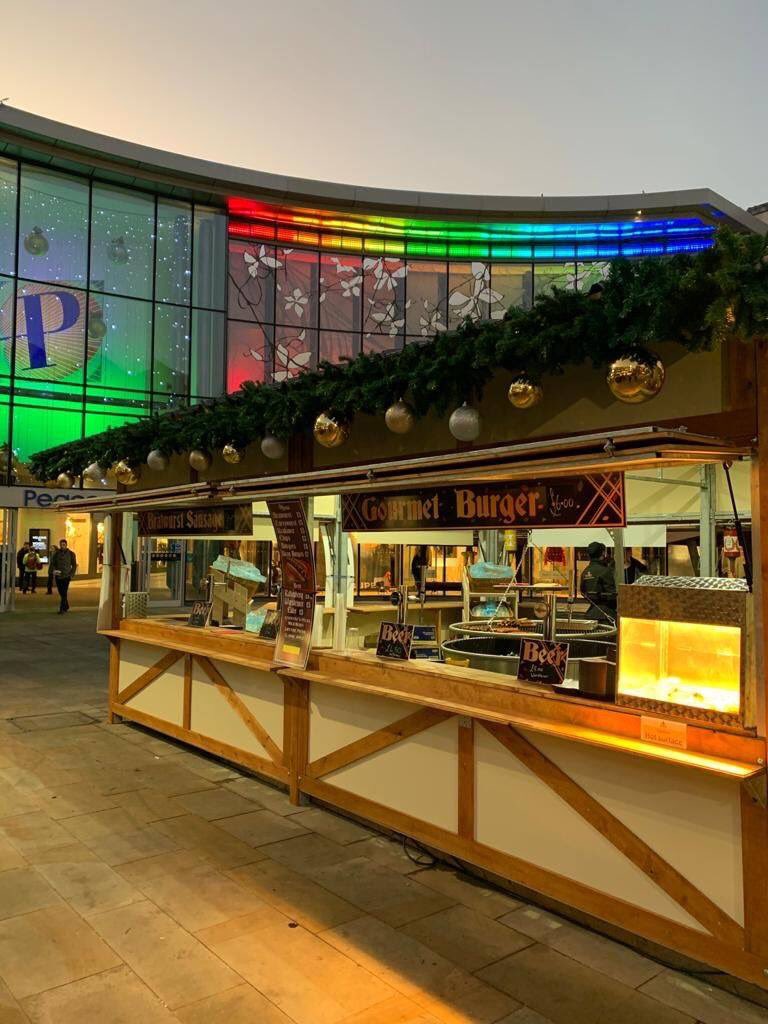 weare_woking's tweet photo. Experience the Wonder of Woking Christmas Market 🎄 
Situated at @WokingShopping, the Christmas Market is free and accessible to all. Enjoy over 15 festive chalets right up until 6pm on Christmas Eve ❄️ 🎅  For more information 👉  https://t.co/ZqaEWnMAdW #WeAreWoking https://t.co/KlwFuL17Yn