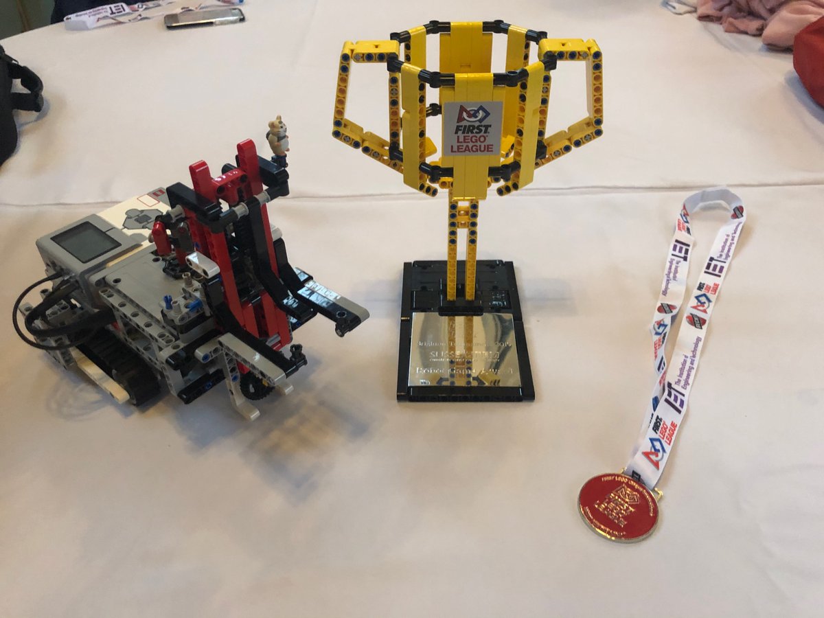SGS_Computing's tweet image. Well done to #TeamSkyline for winning the award for best robot performance! #WINNER #Stem4sussex #SteyningFamily