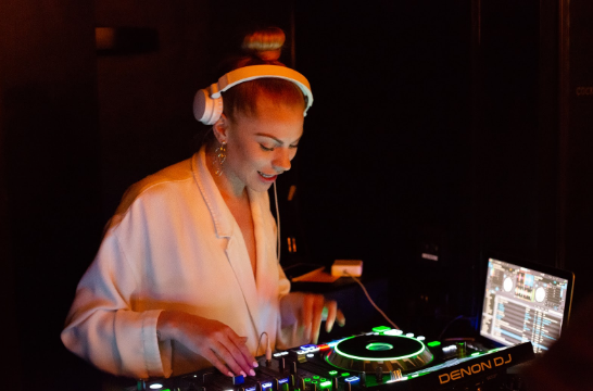 Clutch has popping party playlists which you can even take home with our Spotify playlists!
A DJ booth with a professional kit and space for up to 60 people, what are you waiting for?