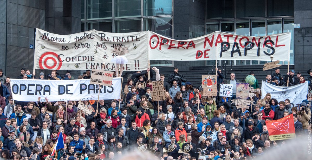 #Manif du #17decembre2019 à #Paris: même les #employés de l'<a href="/operadeparis/">Opéra de Paris</a> (ou de l'#opéra #national de  #Papis) s'y mettent😉#grève #reformedesretraites  #Retraitesparpoints #RetraitePourTous