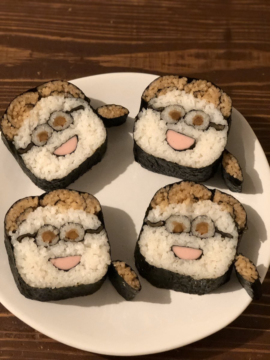 kaco5's tweet image. 生日快樂！
@CosmosFunQ 
@CosmosPeople 
#kokeshi貝斯手
#方Q壽司
#rainbowroll