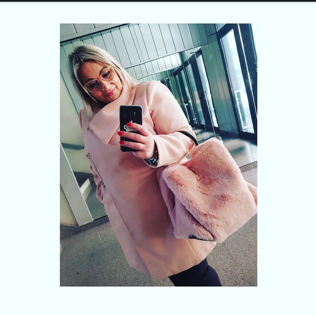 GrazianoDebora's tweet photo. Che a me il rosa non piace è evidente 🙄 #pinkbag #pinkwoman #selfie #modestasempre https://t.co/p3qFeha4nX