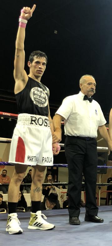 manuellorenzo1's tweet photo. #Boxeo 🥊 Jordi Martínez vence y convence en Villarreal, derrotando a los puntos por decisión unánime al local Pedro Montilla.

➡️ El boxeador del @FightClubAB derrota a un rival con más de 8 años de experiencia que ya había sido campeón neo-profesional de la Com. Valenciana. https://t.co/xsU9CdpmdR