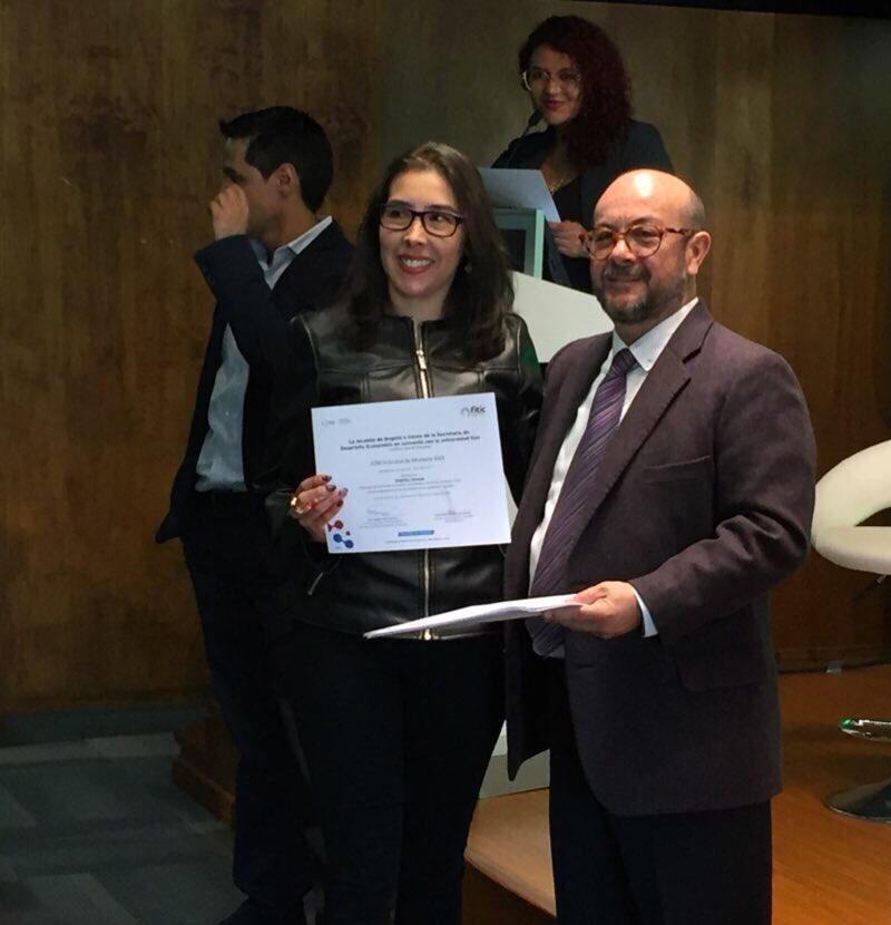 UniversidadEan's tweet photo. ¡Felicitamos a las 25 MiPymes que hoy reciben su certificación por participar en el programa #DistritoINNOVA! Muchos éxitos 🤓👏 https://t.co/FRmsnyzars