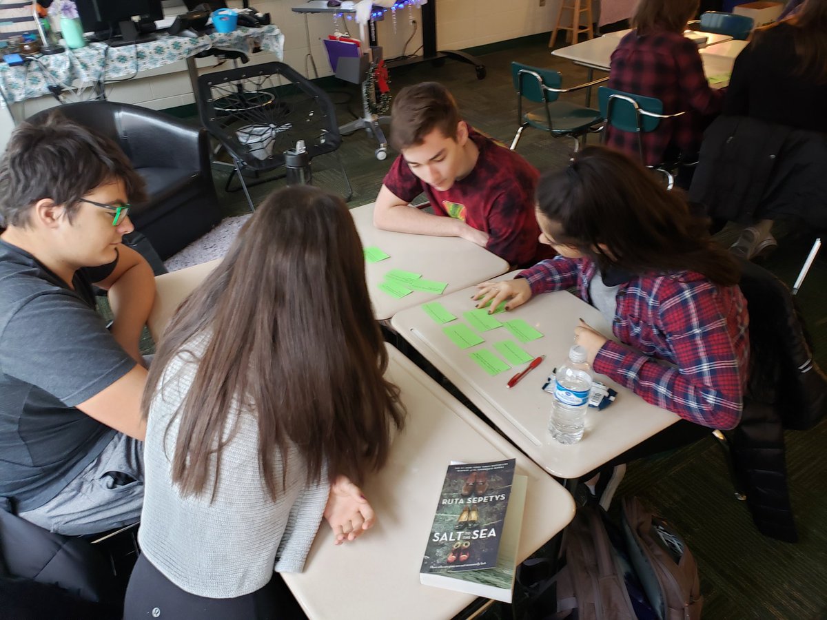 cathy_srock's tweet image. English 11 students did a grammar sentence sort with some (revised) sentences from &quot;Twas the Night Before Christmas,&quot; which allowed them to evaluate and apply the skills we&apos;ve been studying in class. 🎄🎅🎁 #srockela11 #grammarstudy #AlwaysLakeOrion