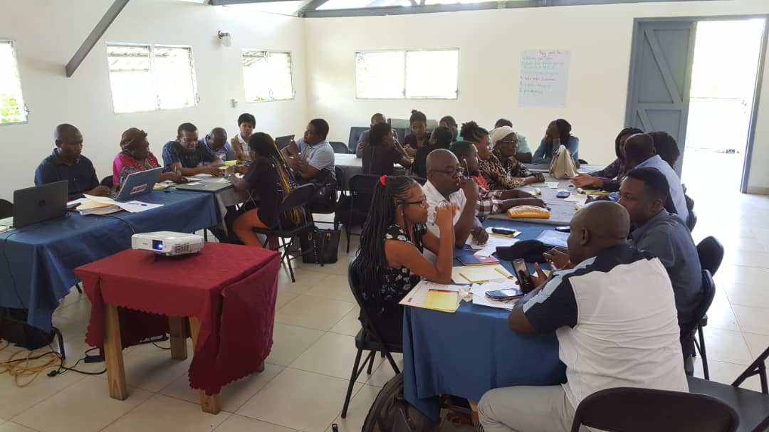 ambafranceht's tweet image. Retour en images sur l&apos;atelier de formation initiale avec les associations haïtiennes lauréates du fonds 🇫🇷 d&apos;appui à la société civile #PISCCA, animée par @ONGIDpoitiers  les 6, 7 et 8 novembre derniers. #Coopération #Haïti