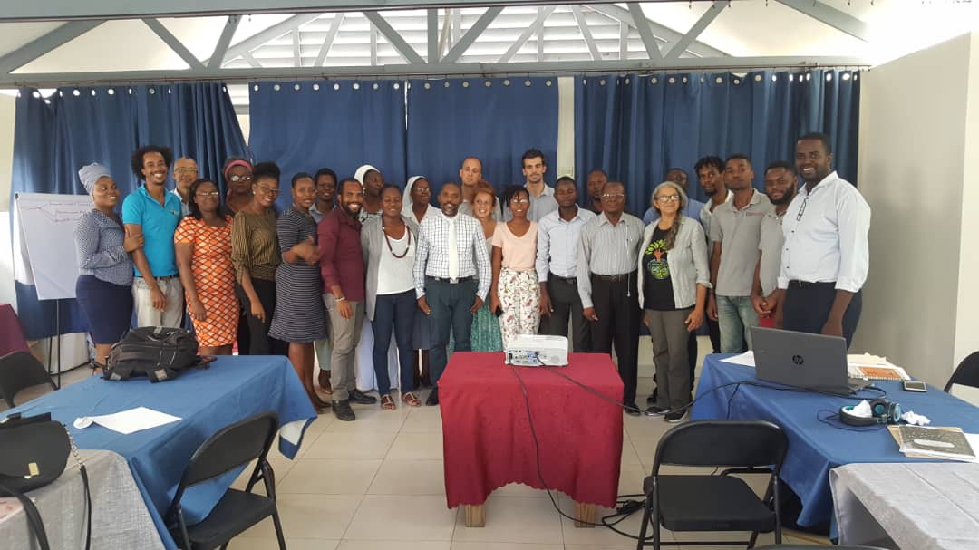 ambafranceht's tweet image. Retour en images sur l&apos;atelier de formation initiale avec les associations haïtiennes lauréates du fonds 🇫🇷 d&apos;appui à la société civile #PISCCA, animée par @ONGIDpoitiers  les 6, 7 et 8 novembre derniers. #Coopération #Haïti