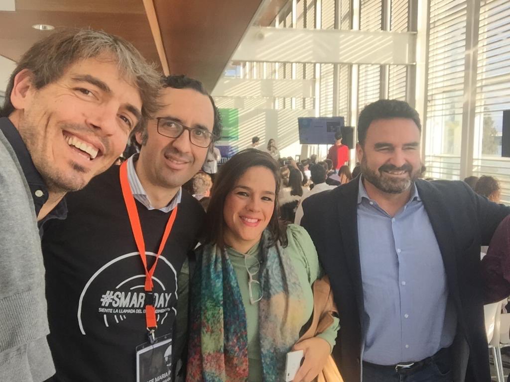 JMPrietoPastor's tweet photo. Con el equipo @empleaemprende q apoya al #emprendimiento #universitario desde la @pablodeolavide y el impulsor y creador @emi_sb de @ideasfactory_es junto con @carlosmguevara; en el #SmartDay @aemprende #IFSUMMIT https://t.co/SnGYJE2G8t