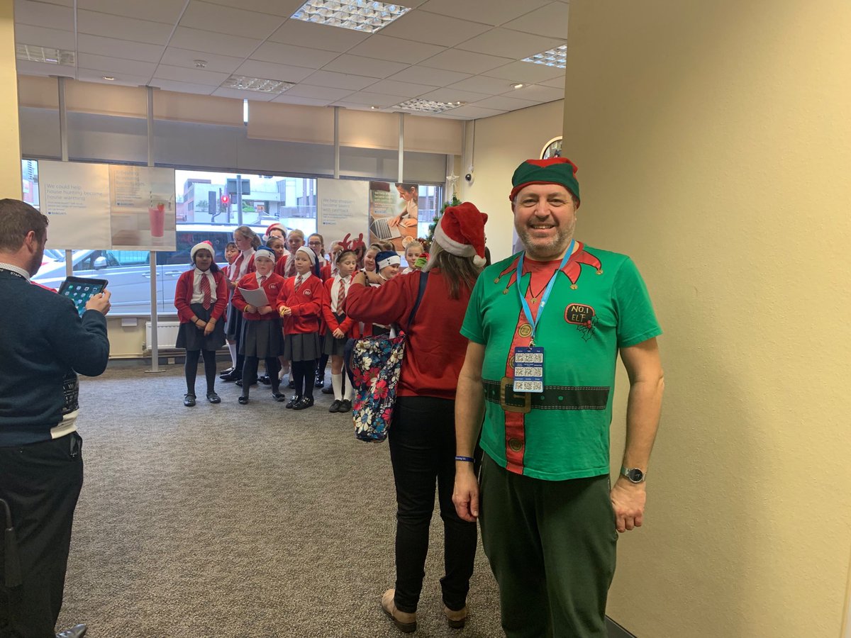 MrCommunity1's tweet photo. Springfield School Choir have arrived at Barclays Sunbury Cross #barclays #springfield #Sunbury https://t.co/jTx5is0oNd