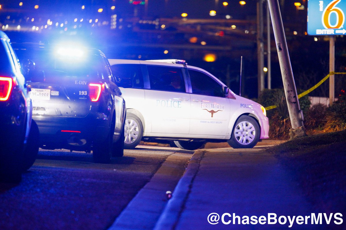 newsphotogchase's tweet photo. #BREAKING An early morning shooting in Central Fort Worth has left a man dead in a motel parking lot. Homicide detectives are continuing to investigate what lead up to the shooting. @MVSDFW #MVSDFW #DFWNews https://t.co/j79Vdf028g