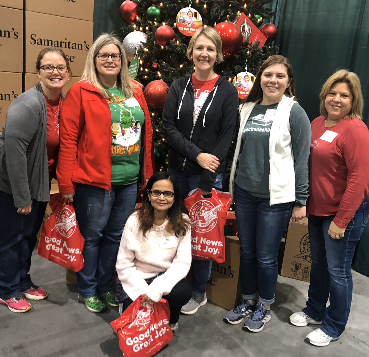 AmandaBedwell's tweet photo. #ipackedashoebox Ya know just some middle school teachers having an amazing after school adventure!  #giving #OCC_shoeboxes https://t.co/xfbrEJ1xyw